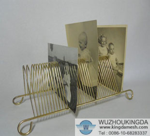 Metal mesh book rack