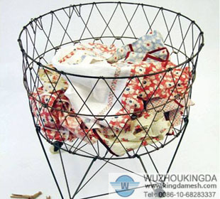 Wire laundry basket