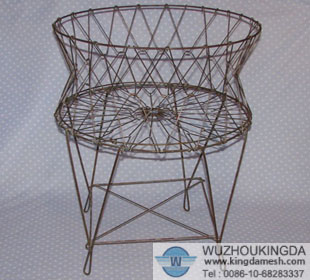 Wire laundry basket