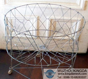 Wire laundry basket