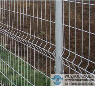 Triangle bending fence panel