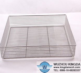Metal trays for instruments