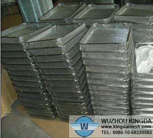 Wire mesh stacking trays