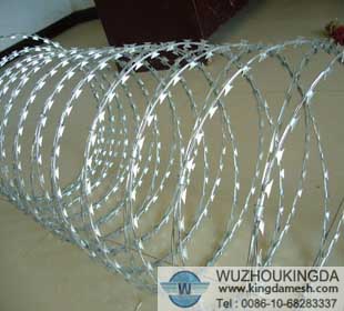 Concertina type razor barbed wire coil